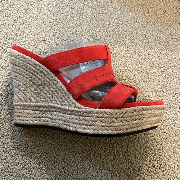 UGG Tawnie 1000404 W Koi shoe worn 1 time. Size 6. - Picture 4 of 8